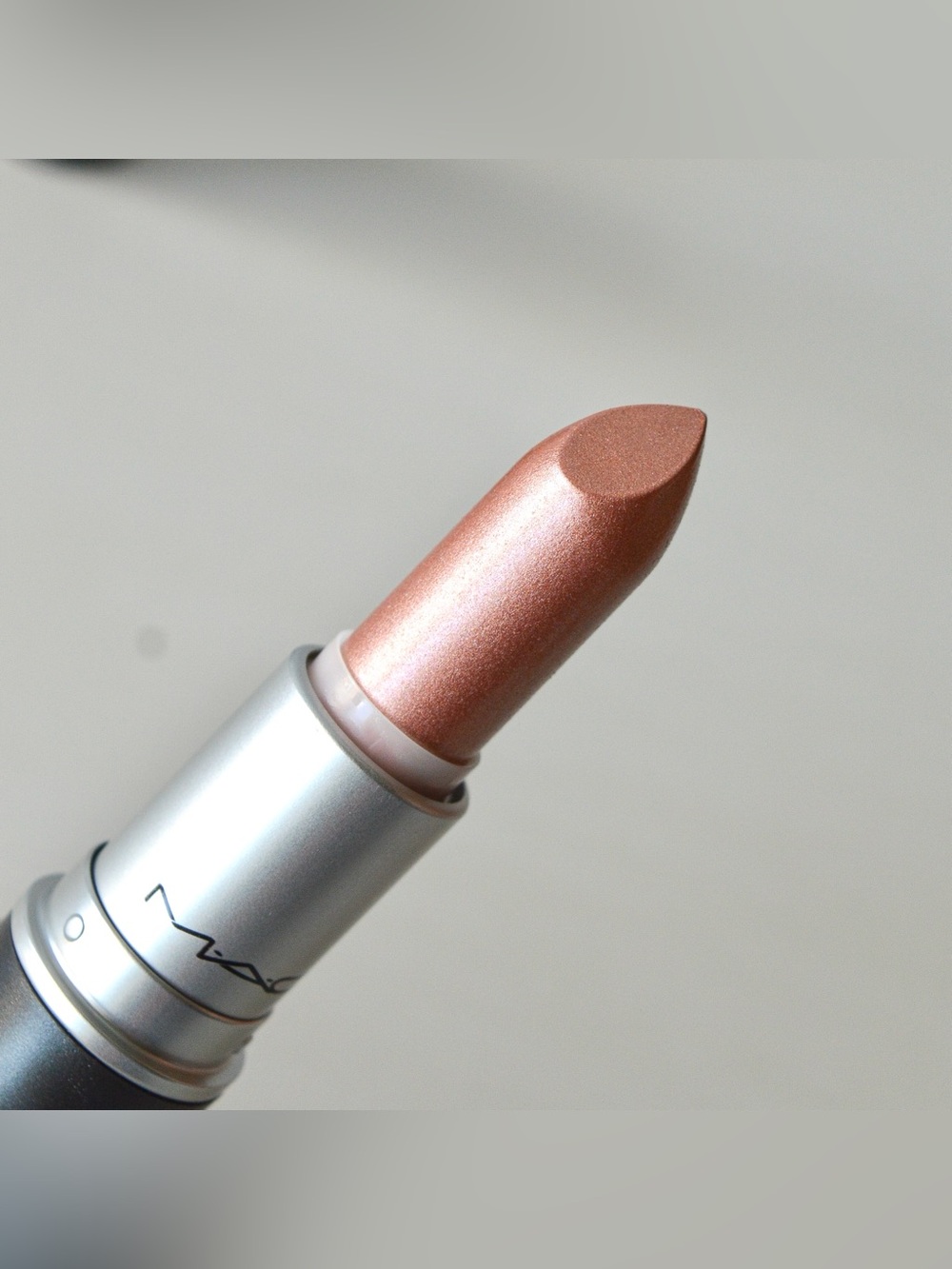 MAC Cosmetics Lipstick *MISCHIEVOUS* Extra Rare Limited Edition Peach BNIB - Picture 2 of 8